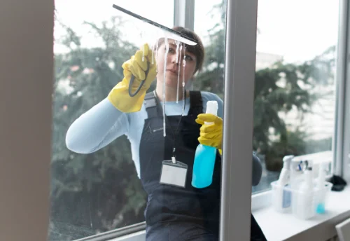 Nettoyage de vitres intérieures et extérieures dans le département Manche